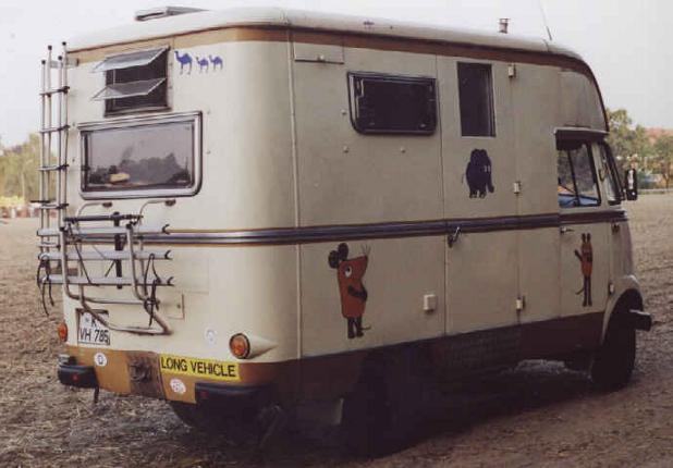 L 319 B Funkwagen des THW mit Alukoffer