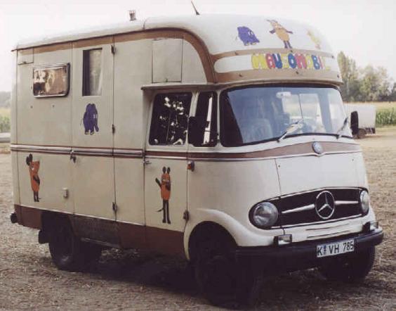 L 319 B Funkwagen des THW mit Alukoffer