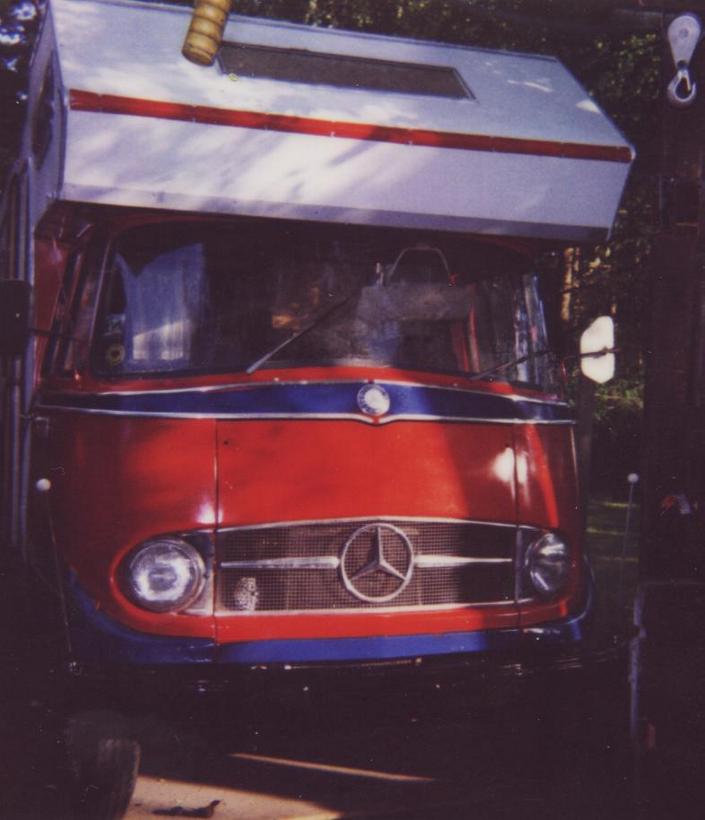 L 319 B mit Camping extension 
