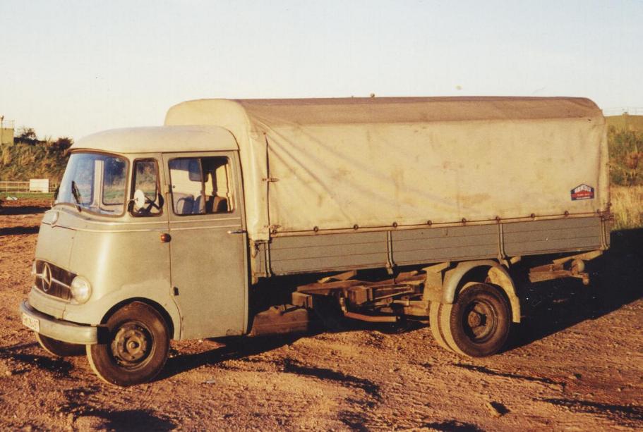 L 319 D Pritschenwagen, mit langem Radstand, Plane und Spriegel
